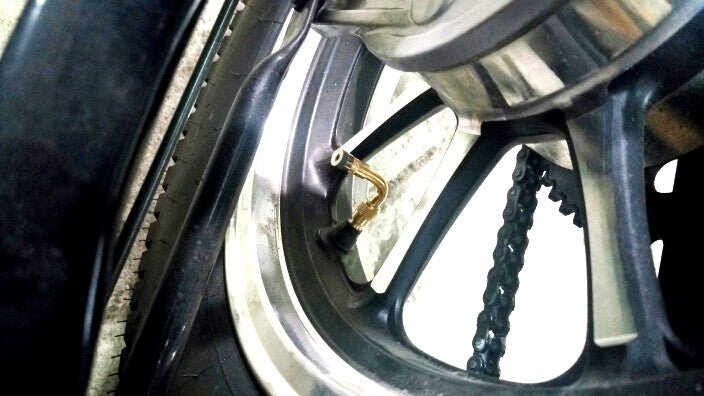 Valve Stem Extension: Essential for Tire Shops Handling Numerous Tire Changes, Facilitating Easy Tire Inflation (Silver Cap Excluded). - evcustom